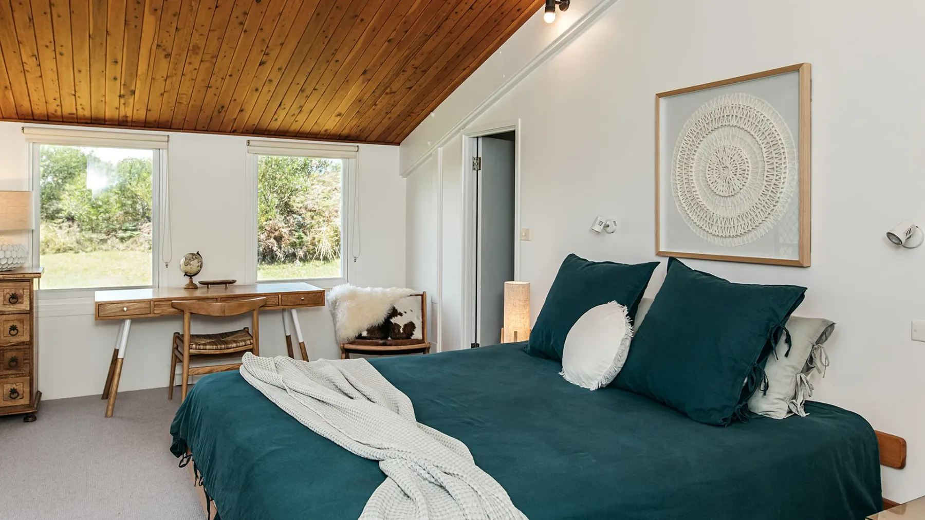 Cape Breeze – 5 BR home with headland views