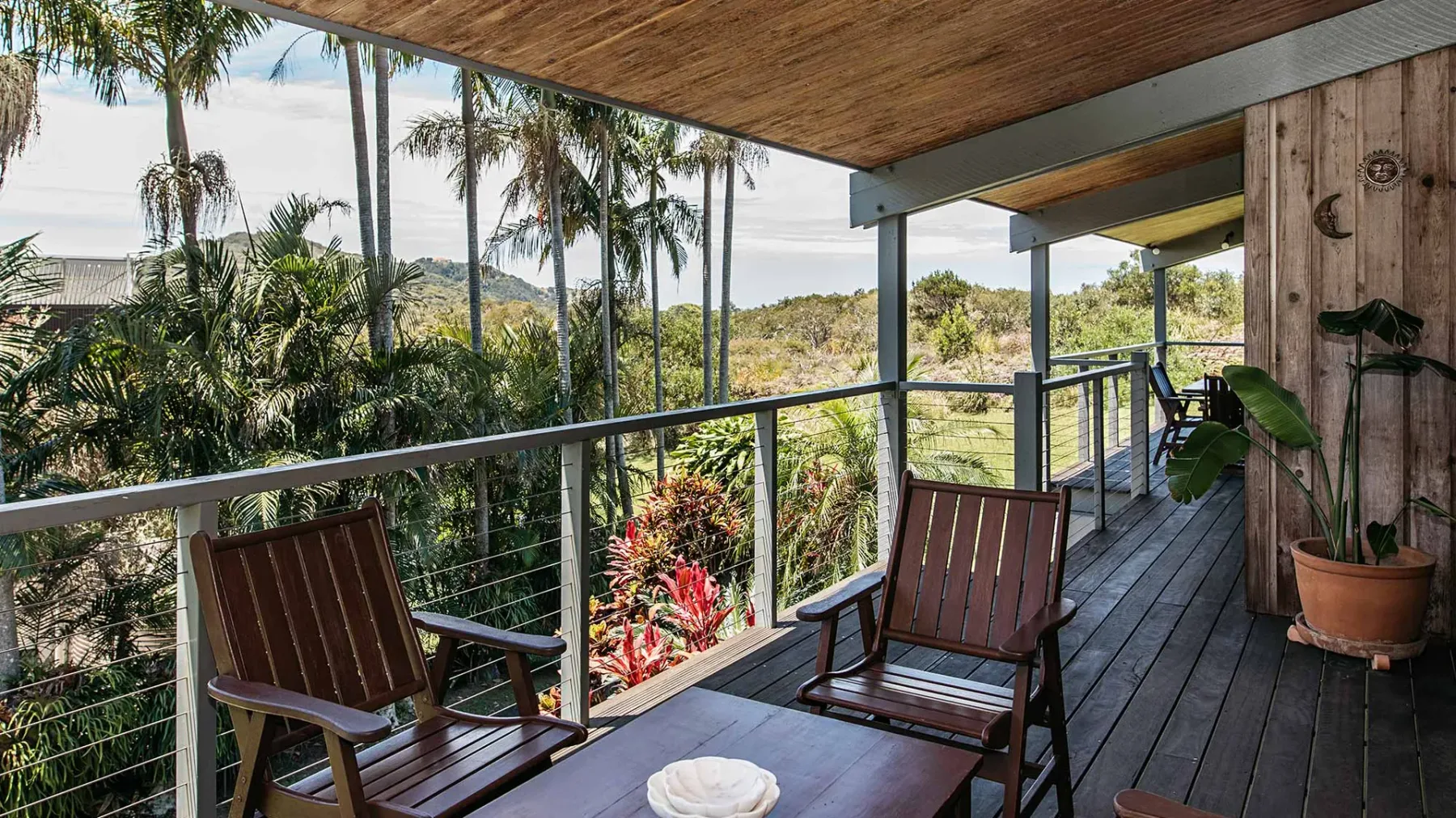Cape Breeze – 5 BR home with headland views