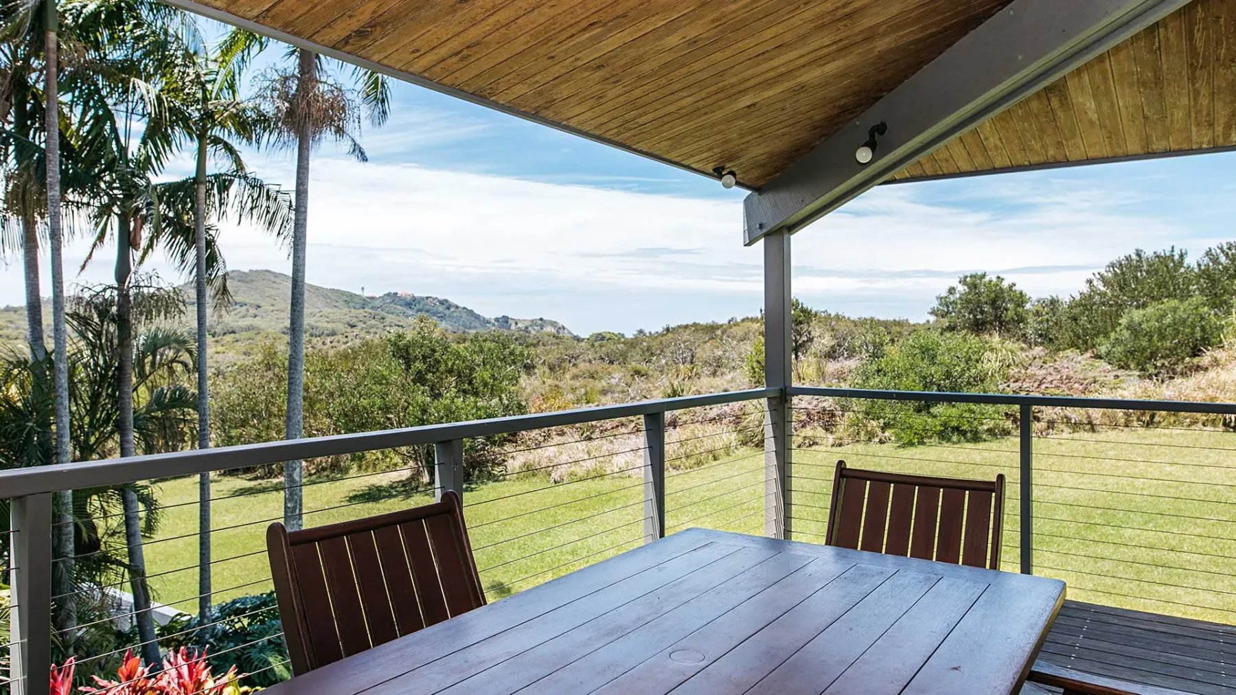 Cape Breeze – 5 BR home with headland views