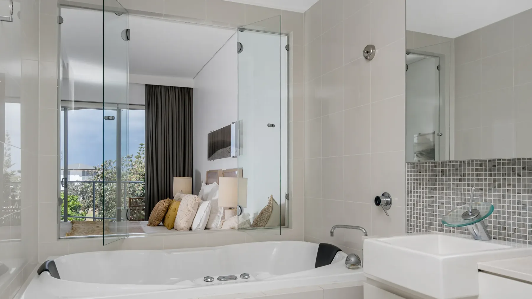 Luxury Apartment 1206 at Bells Boulevard