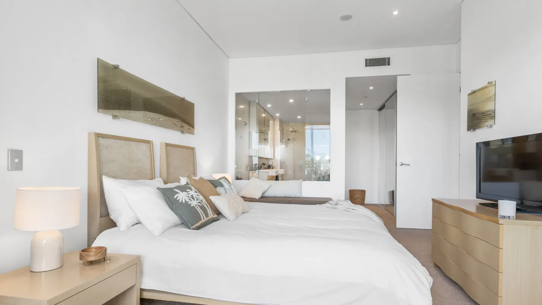 Luxury Apartment 1206 at Bells Boulevard