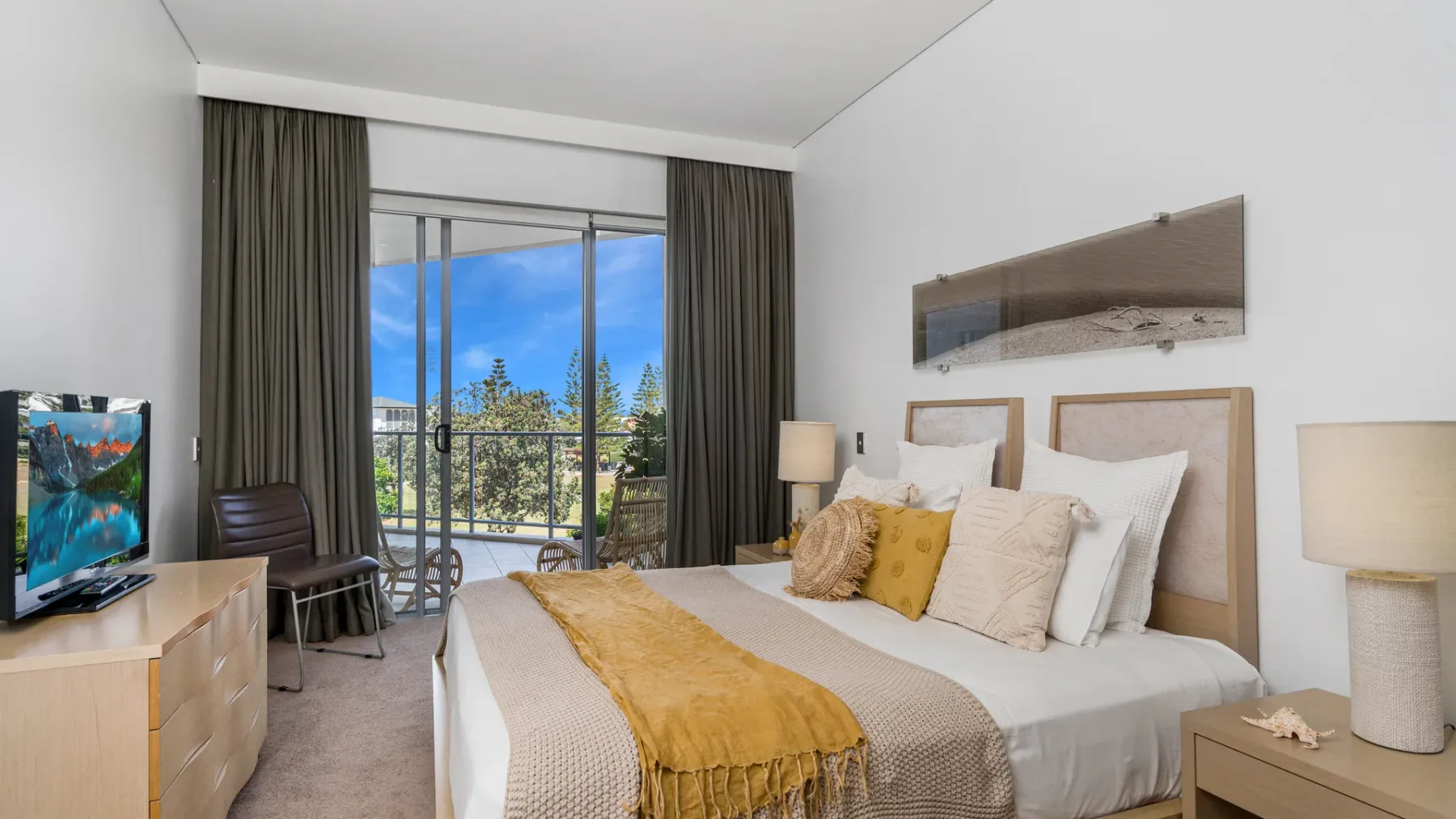 Luxury Apartment 1206 at Bells Boulevard
