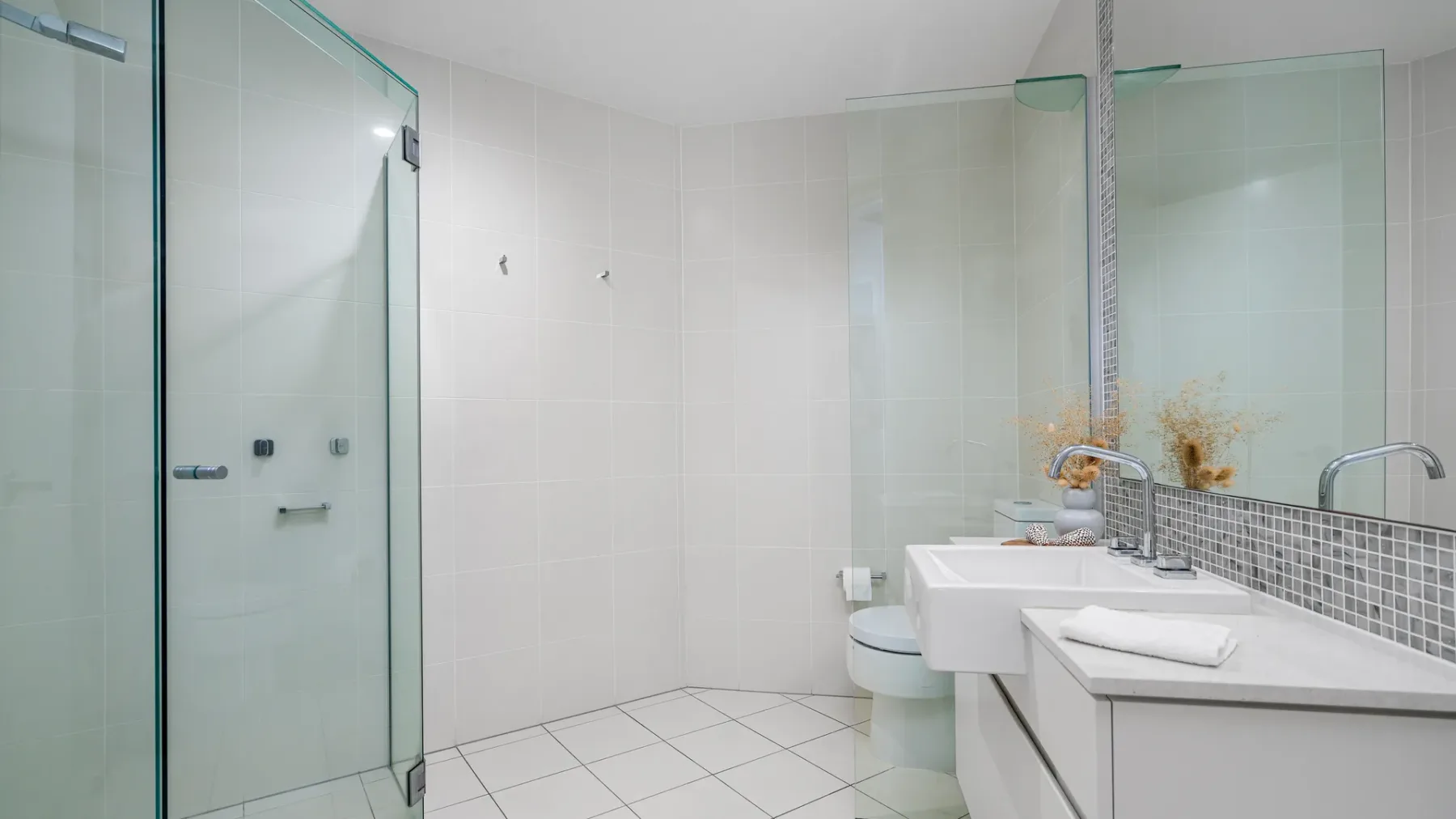 Luxury Apartment 1206 at Bells Boulevard