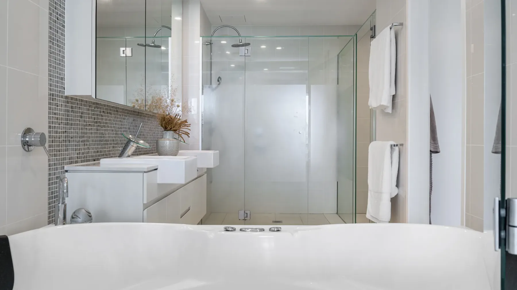 Luxury Apartment 1206 at Bells Boulevard