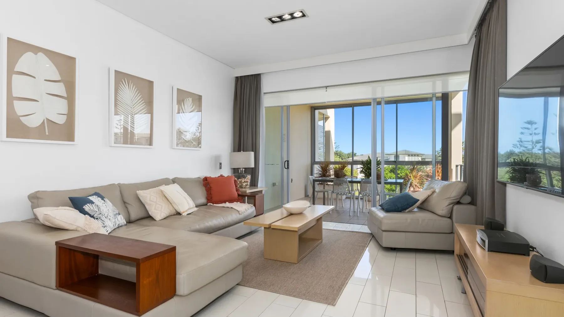 Luxury Apartment 1206 at Bells Boulevard