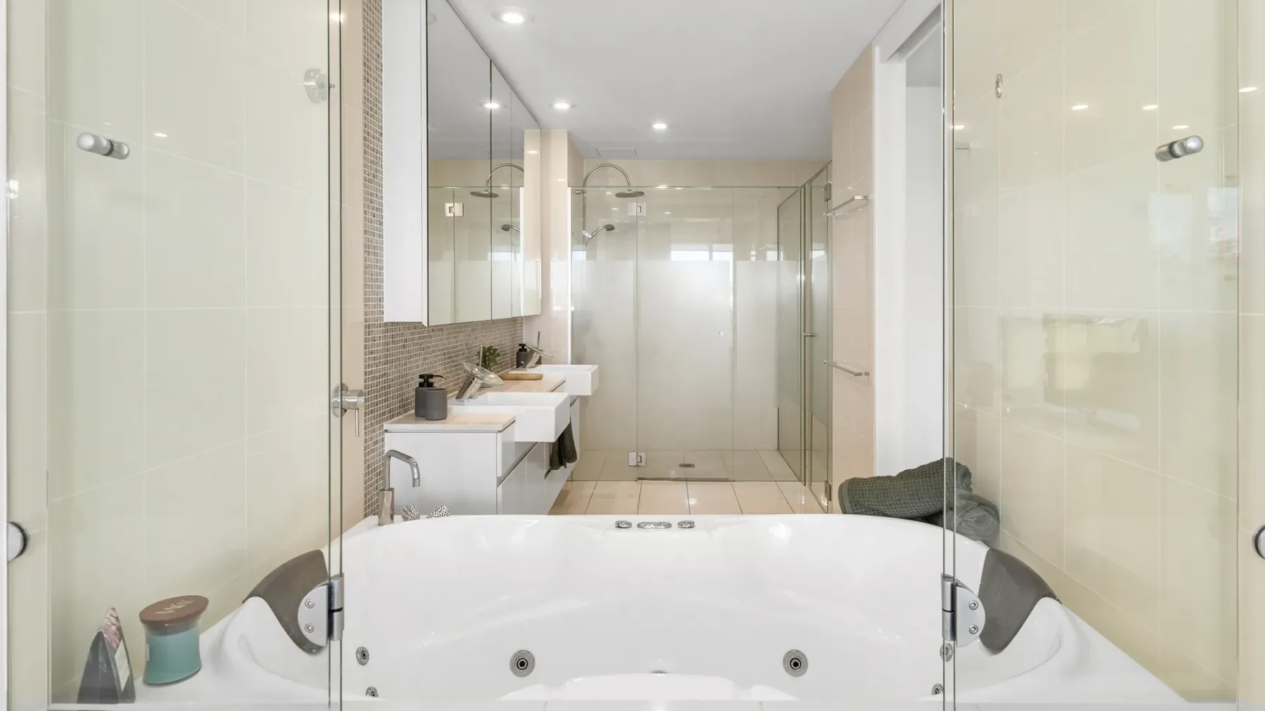 Luxury Apartment 1206 at Bells Boulevard