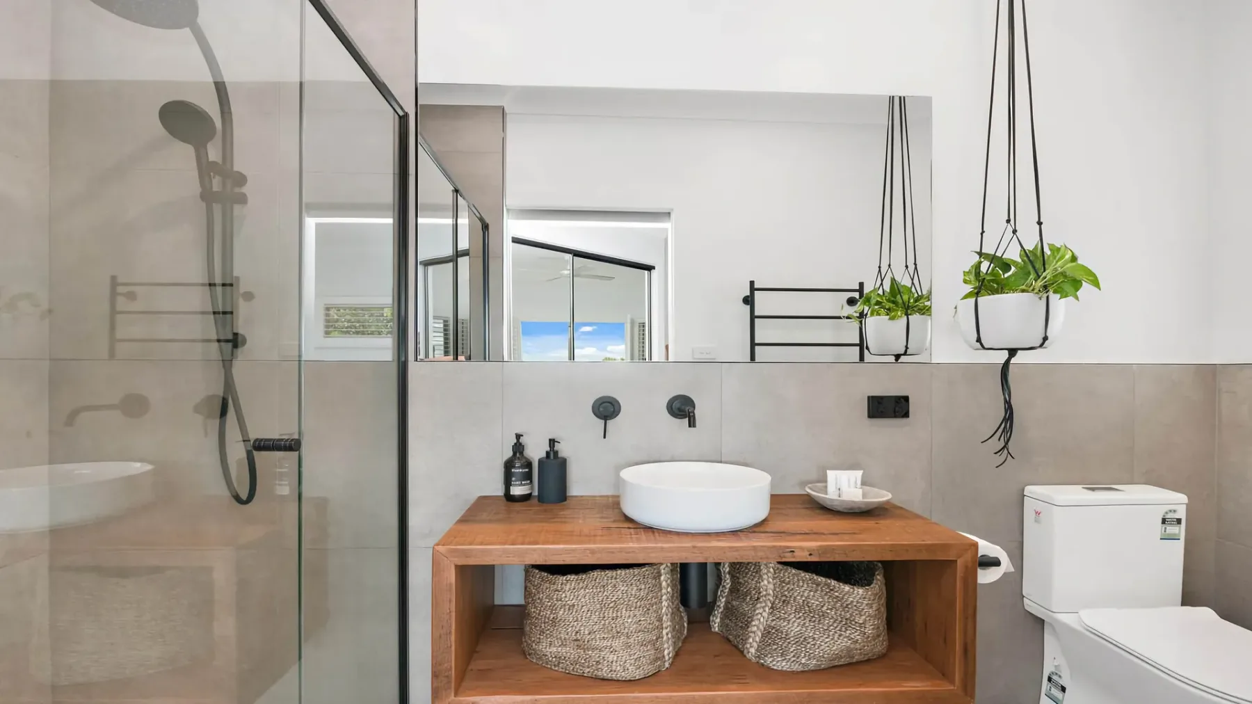 Sway – stunning 5 BR beach house with pool