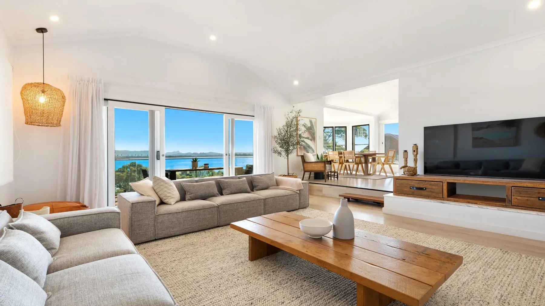 Sway – stunning 5 BR beach house with pool
