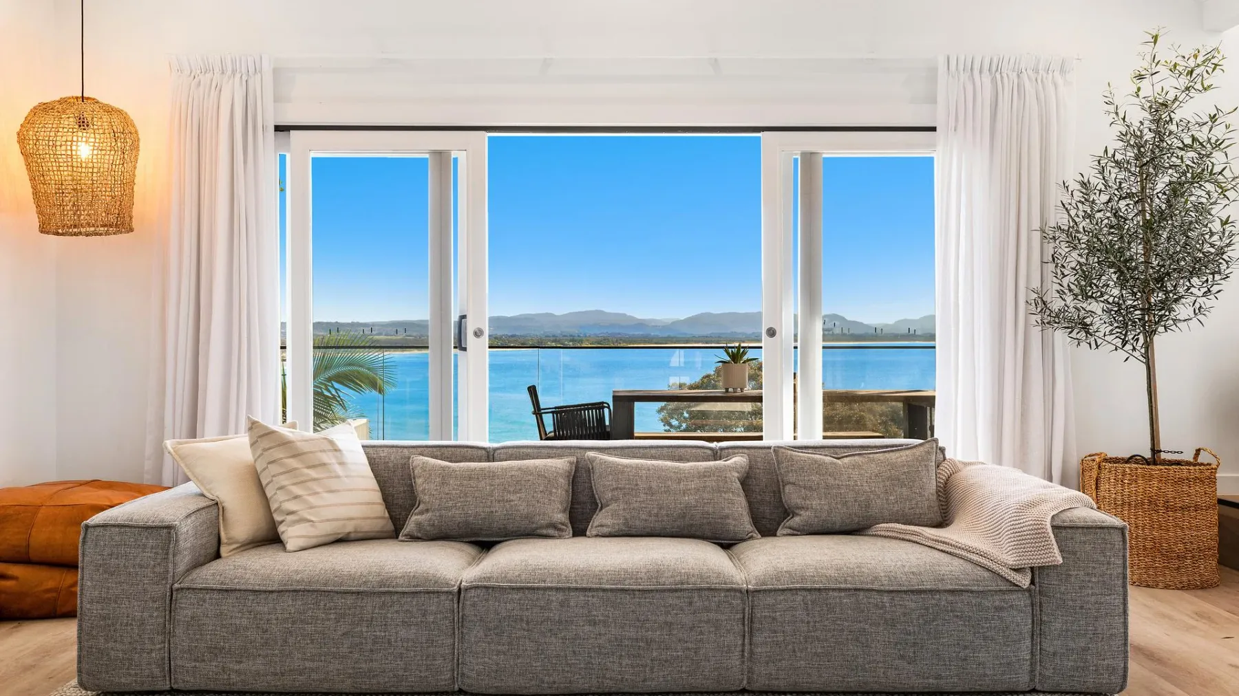 Sway – stunning 5 BR beach house with pool