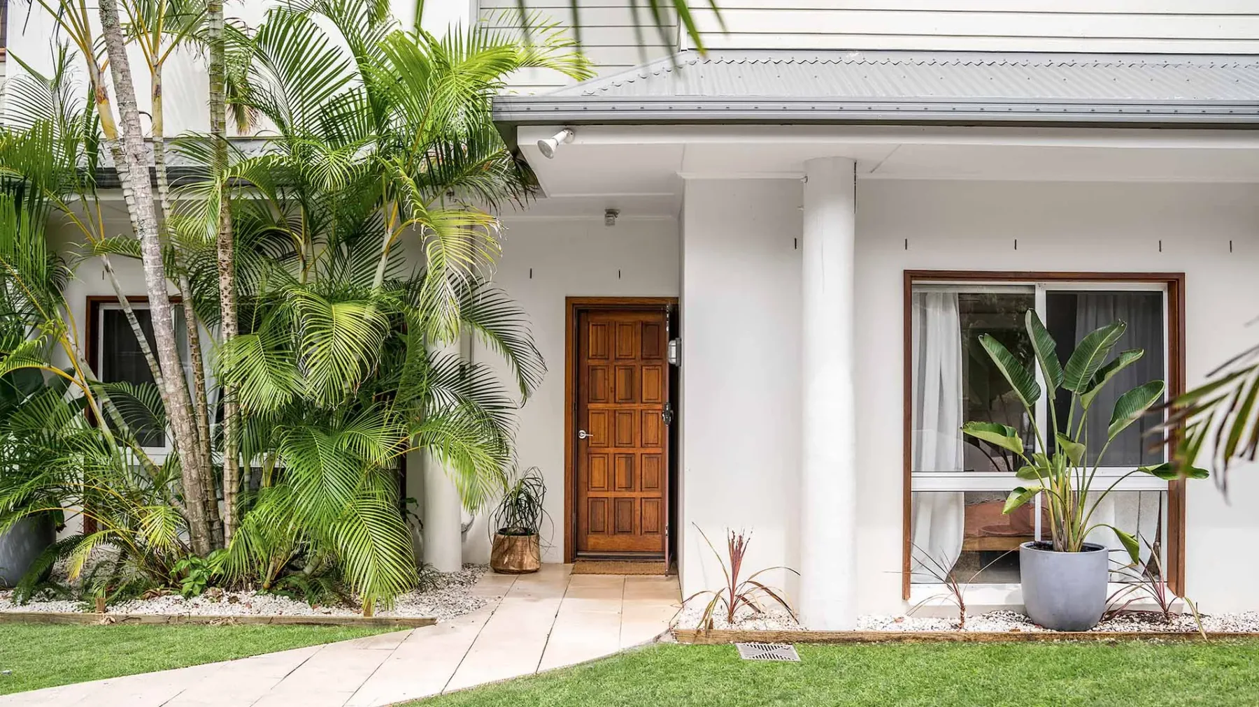 Baby Blue – 3 BR villa steps from Tallow Beach