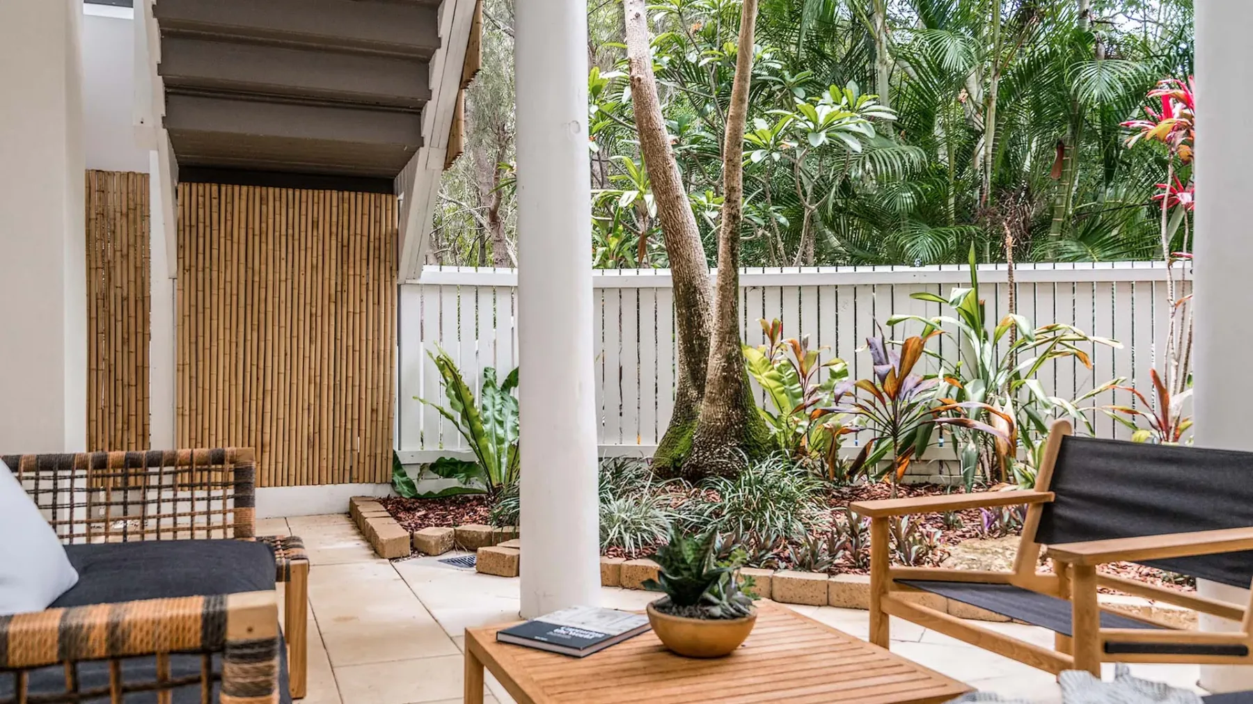 Baby Blue – 3 BR villa steps from Tallow Beach