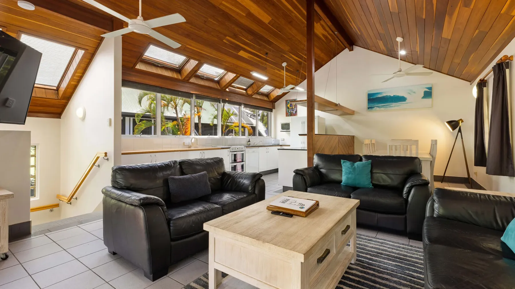 Clarkes Beach Villa – steps to beach & Byron town