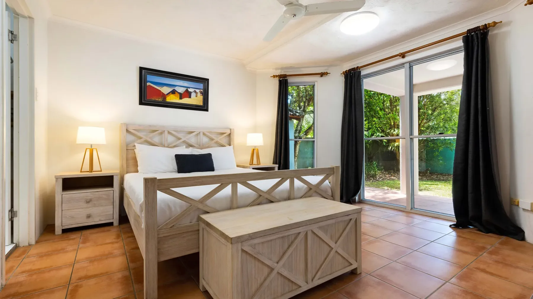 Clarkes Beach Villa – steps to beach & Byron town