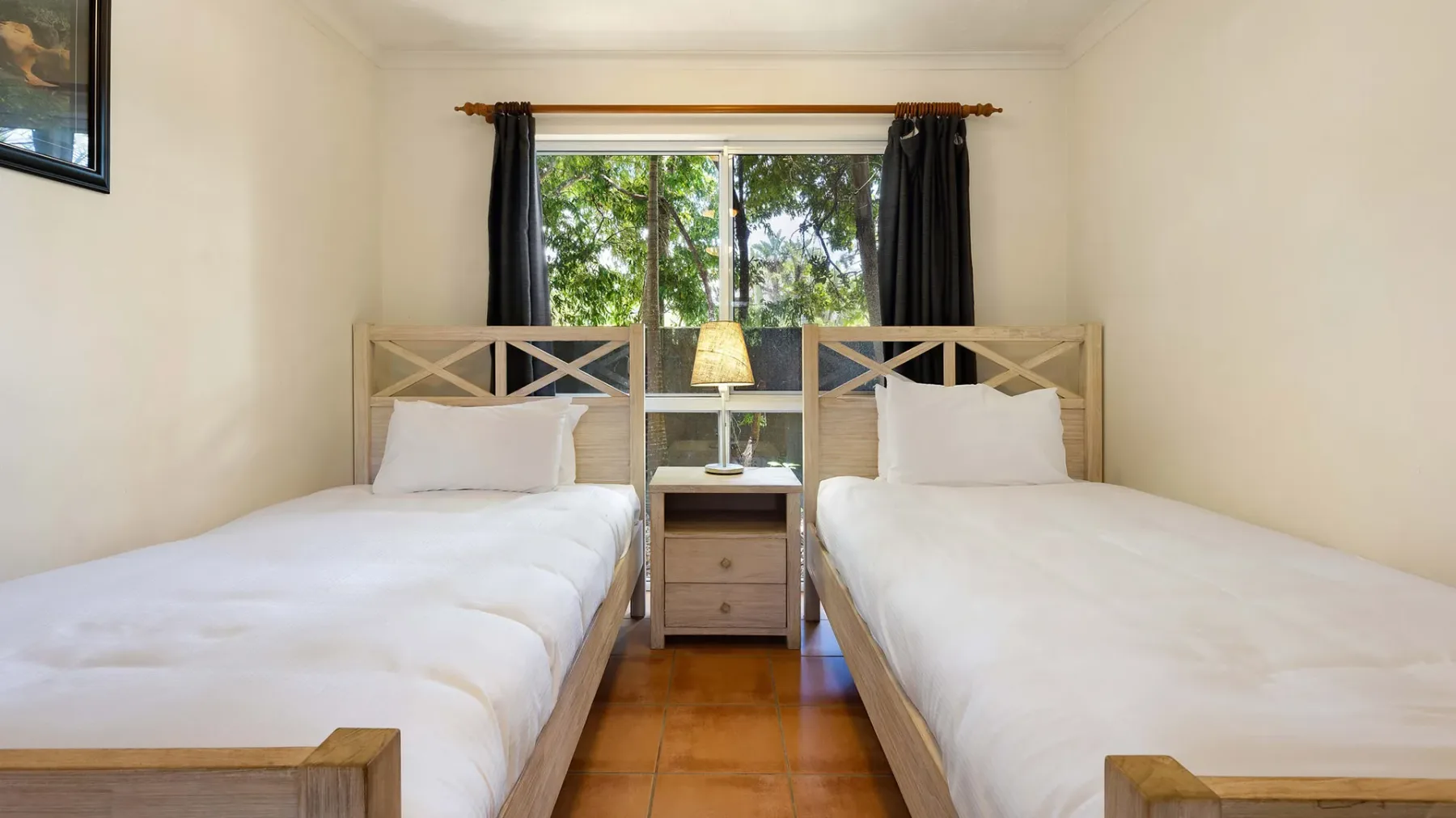 Clarkes Beach Villa – steps to beach & Byron town