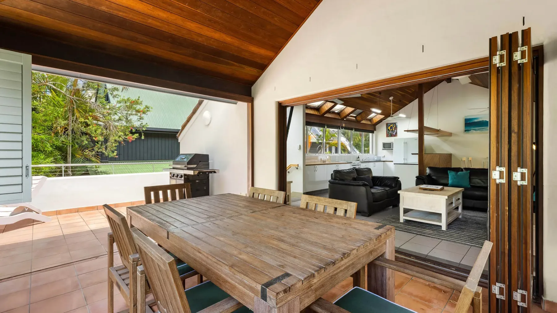 Clarkes Beach Villa – steps to beach & Byron town