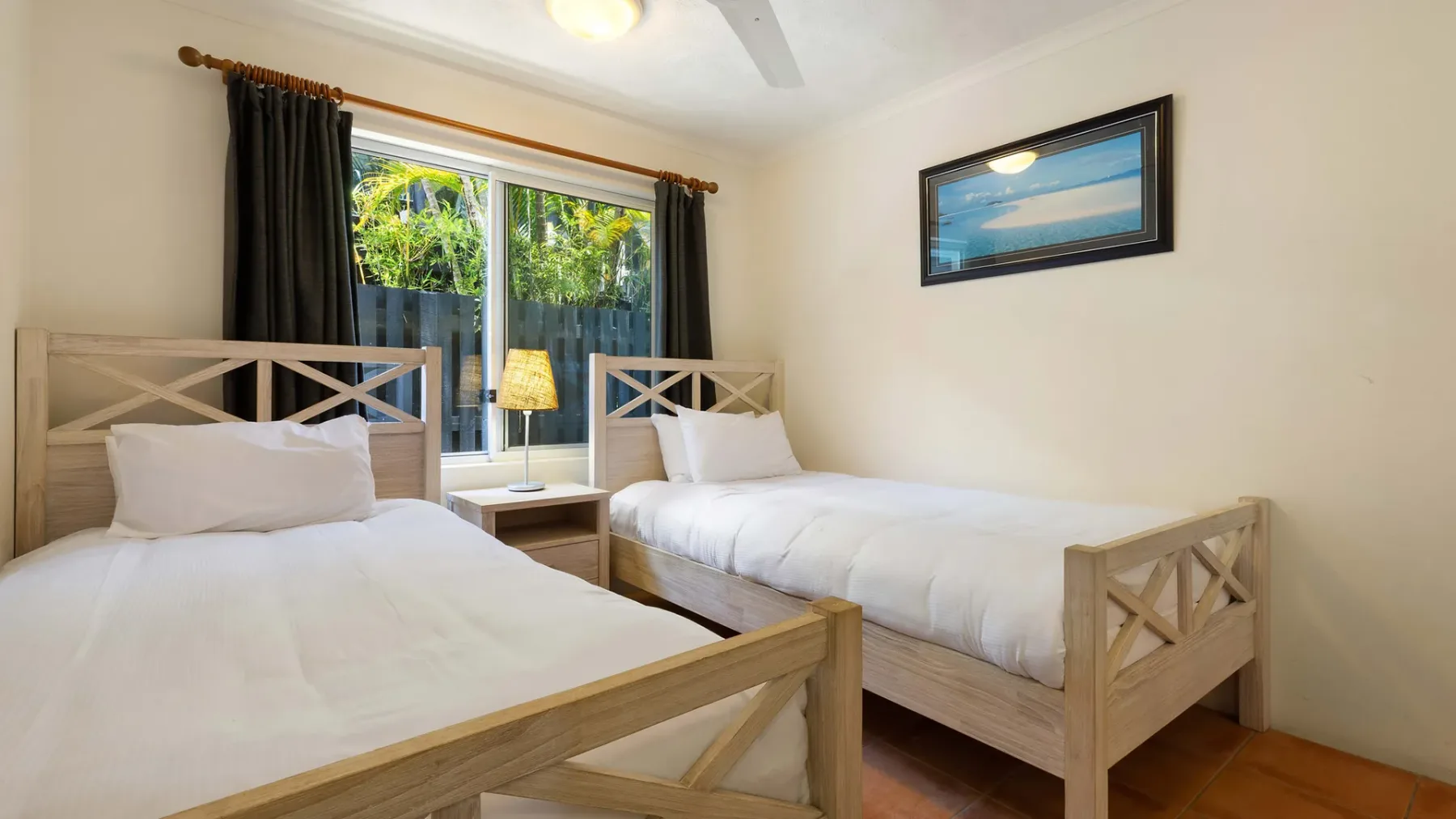 Clarkes Beach Villa – steps to beach & Byron town