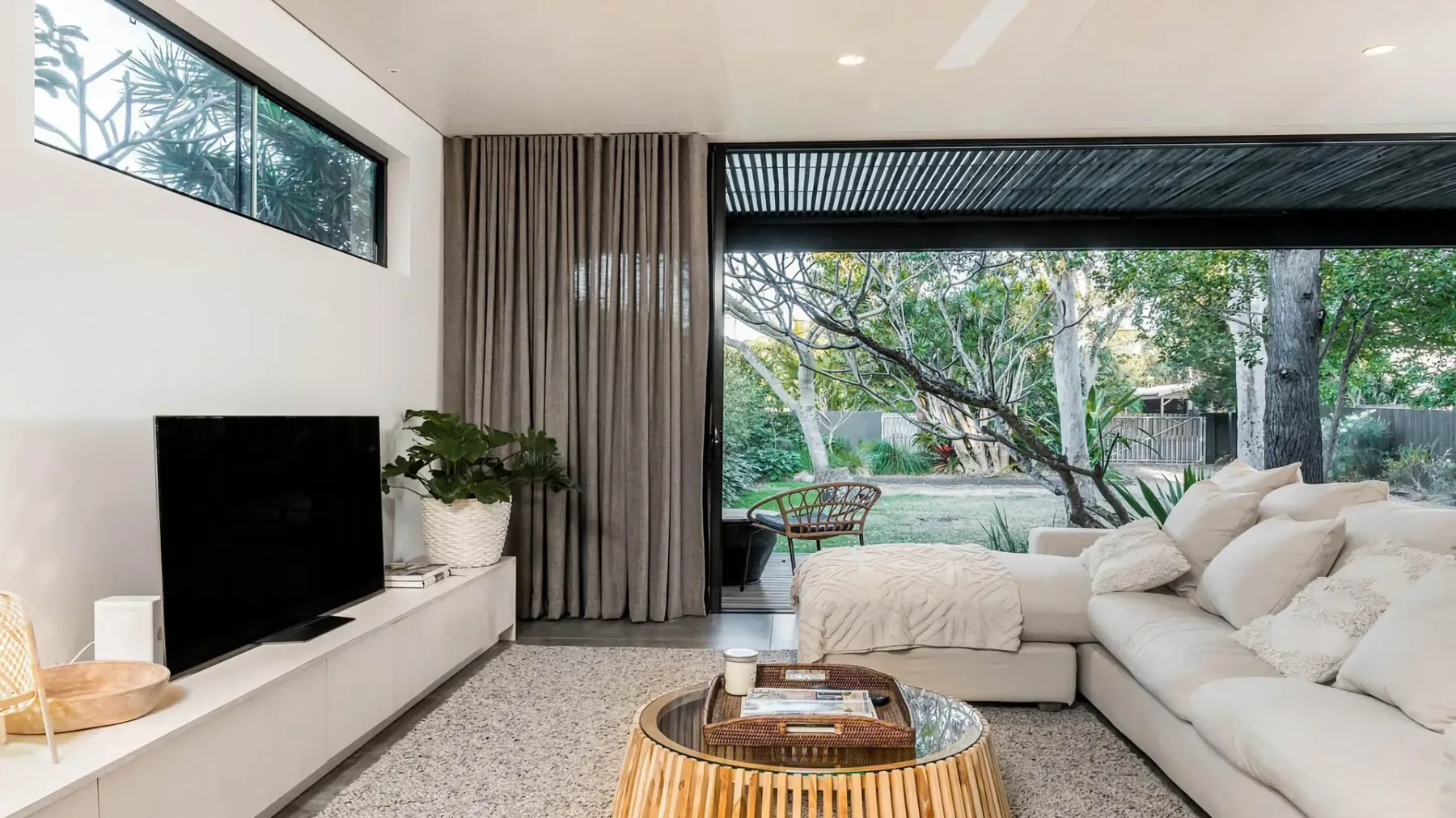 Tallowood – luxury beach house with pool & studio