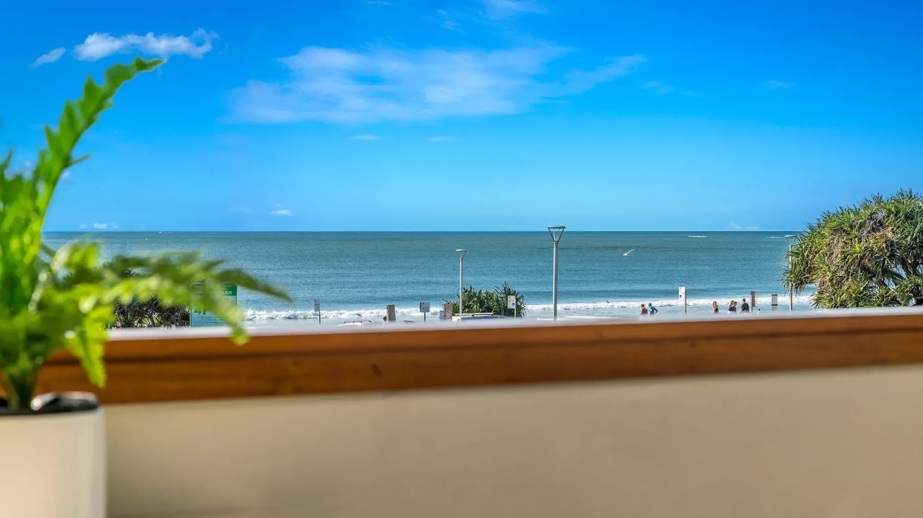 Quiksilver Apartments The Pass – steps from beach