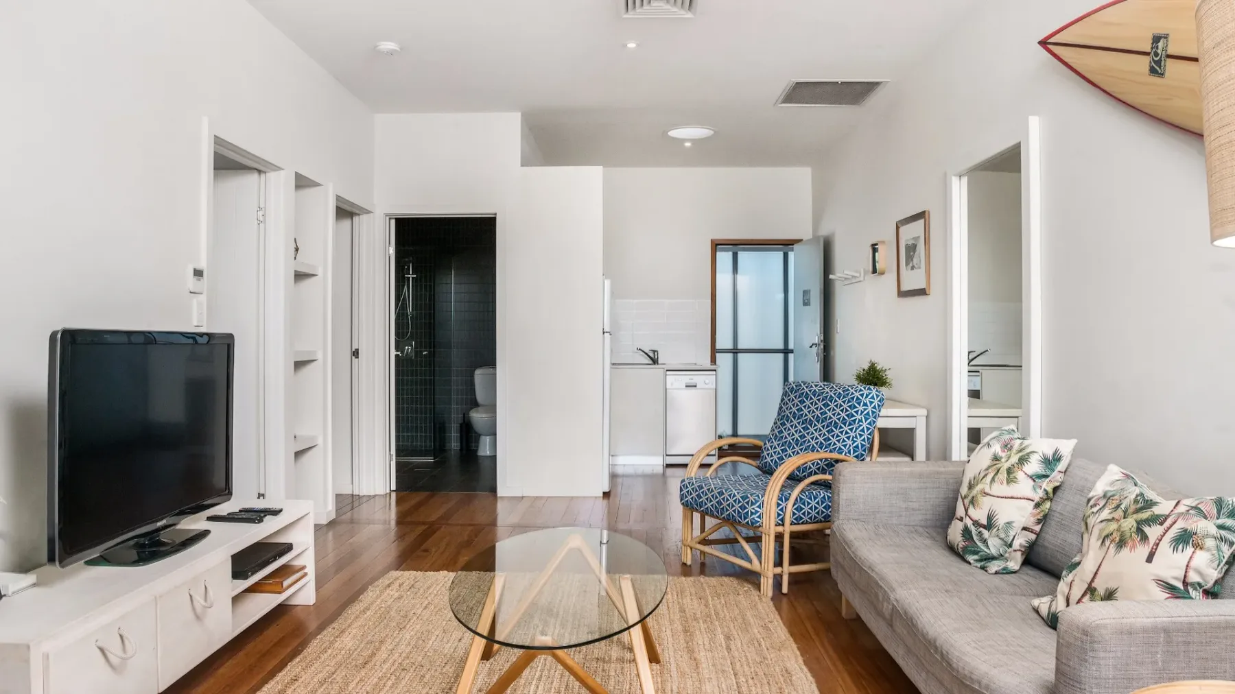 Quiksilver Apartments The Pass – steps from beach