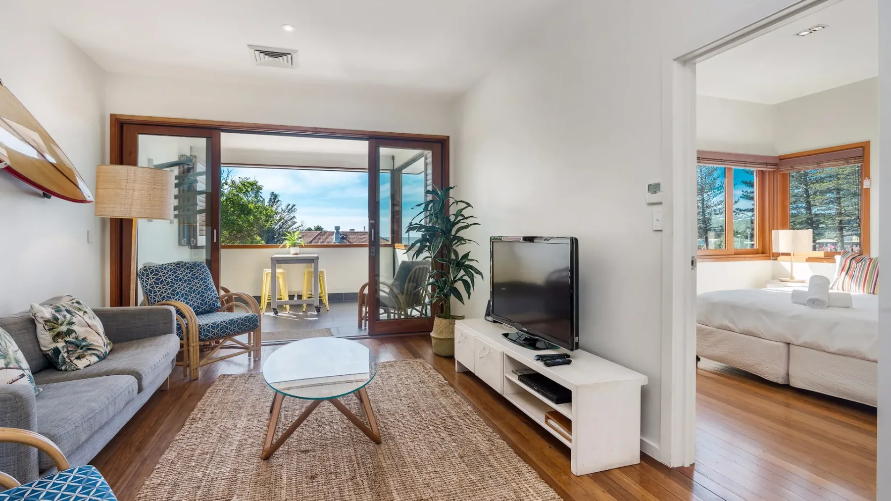 Quiksilver Apartments The Pass – steps from beach