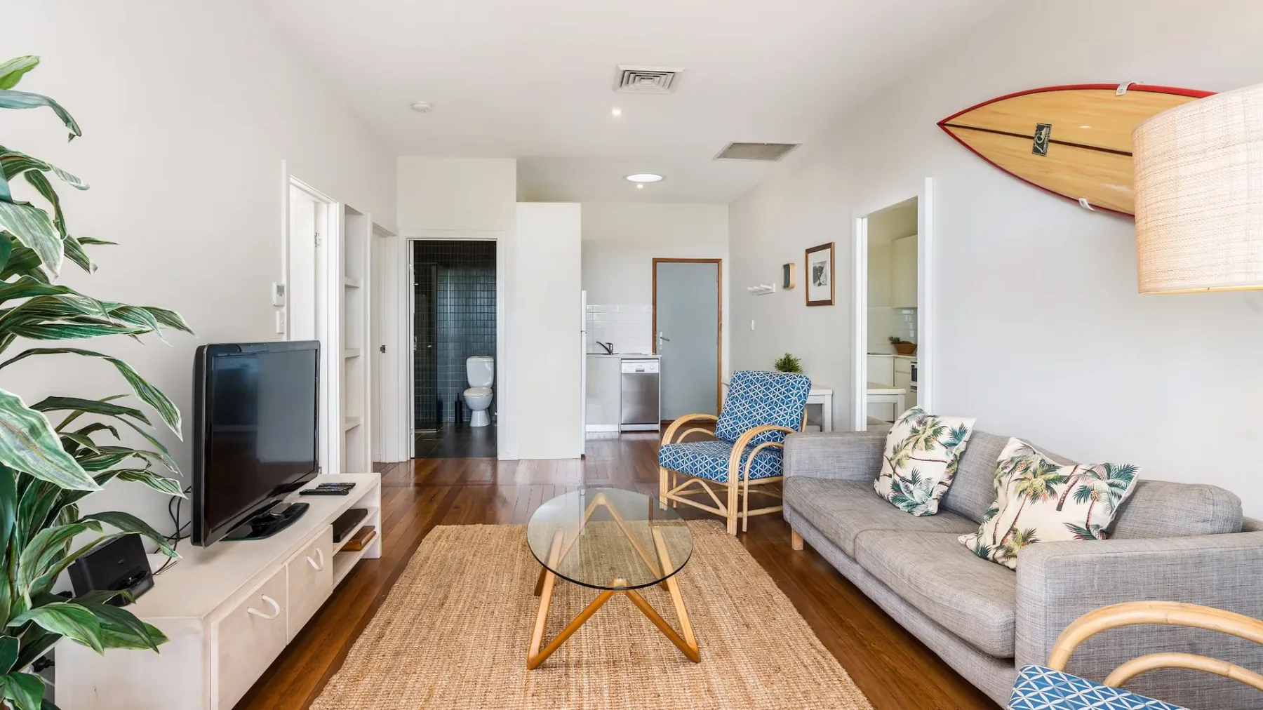 Quiksilver Apartments The Pass – steps from beach