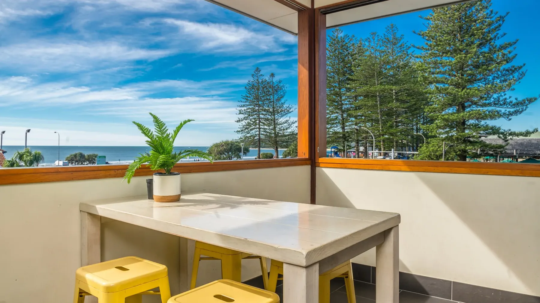 Quiksilver Apartments The Pass – steps from beach