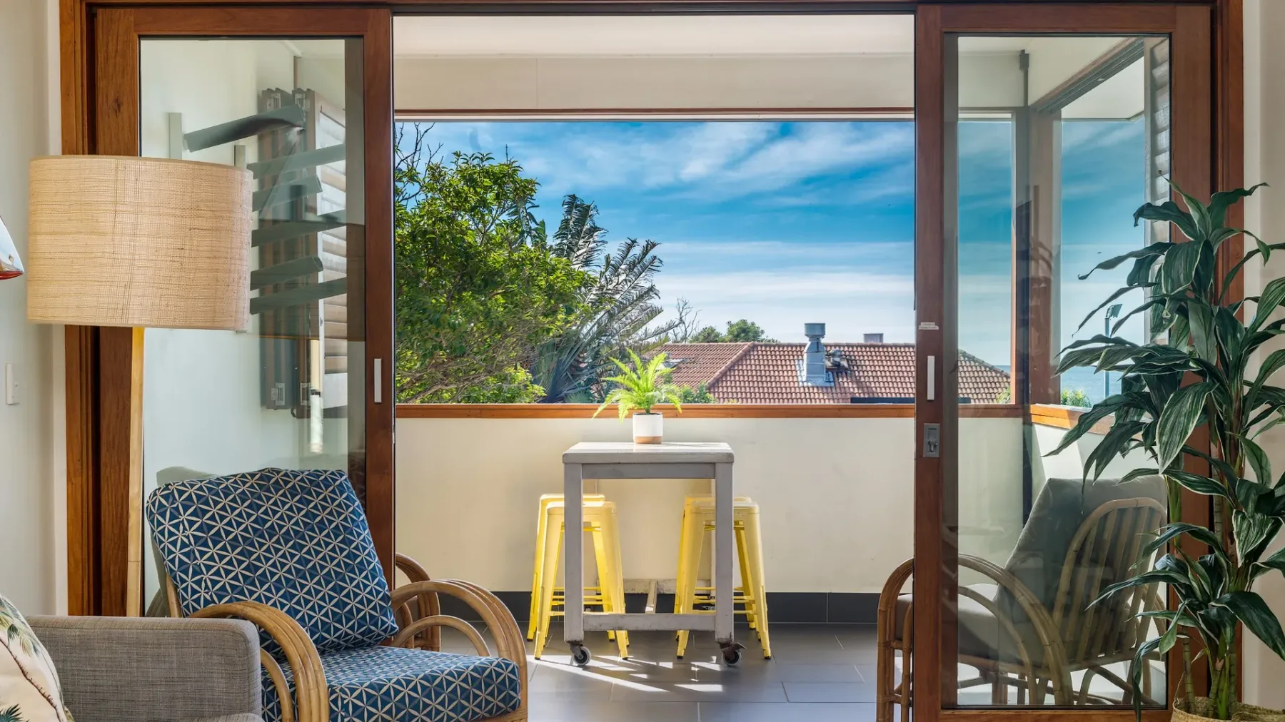 Quiksilver Apartments The Pass – steps from beach