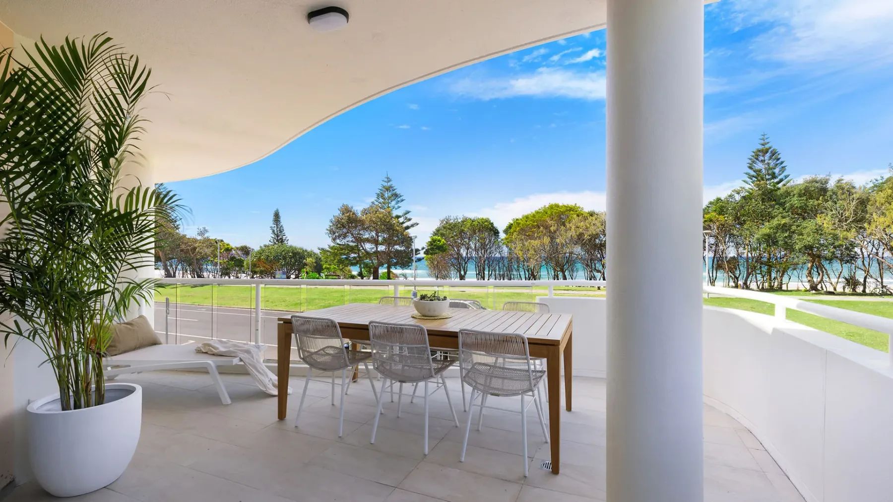 Oceanfront Byron Palms – 2 BR Main Beach apartment