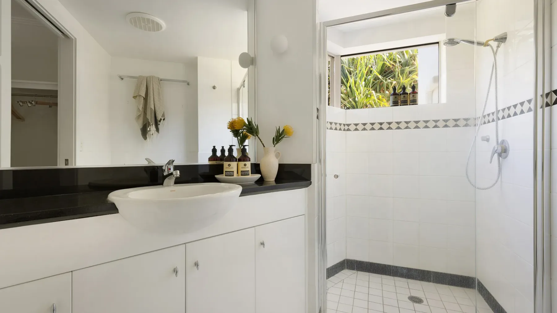Oceanfront Byron Palms – 2 BR Main Beach apartment