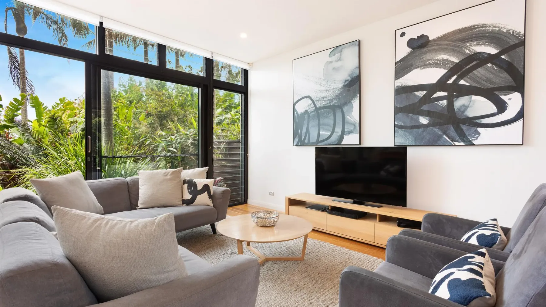 Kiah – nestled between Main & Belongil Beaches