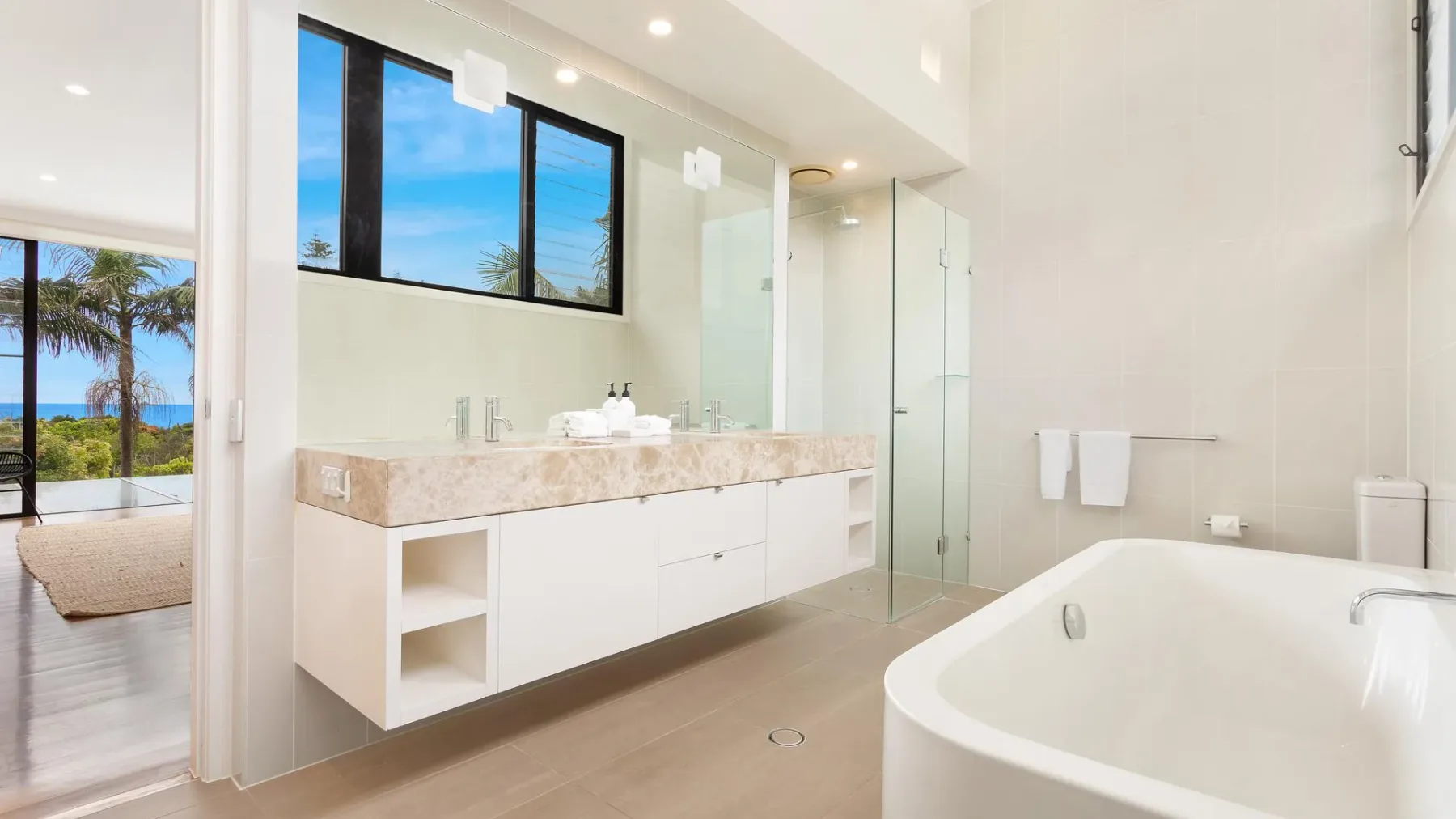 Kiah – nestled between Main & Belongil Beaches