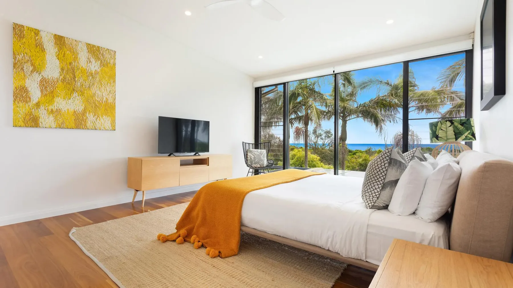 Kiah – nestled between Main & Belongil Beaches