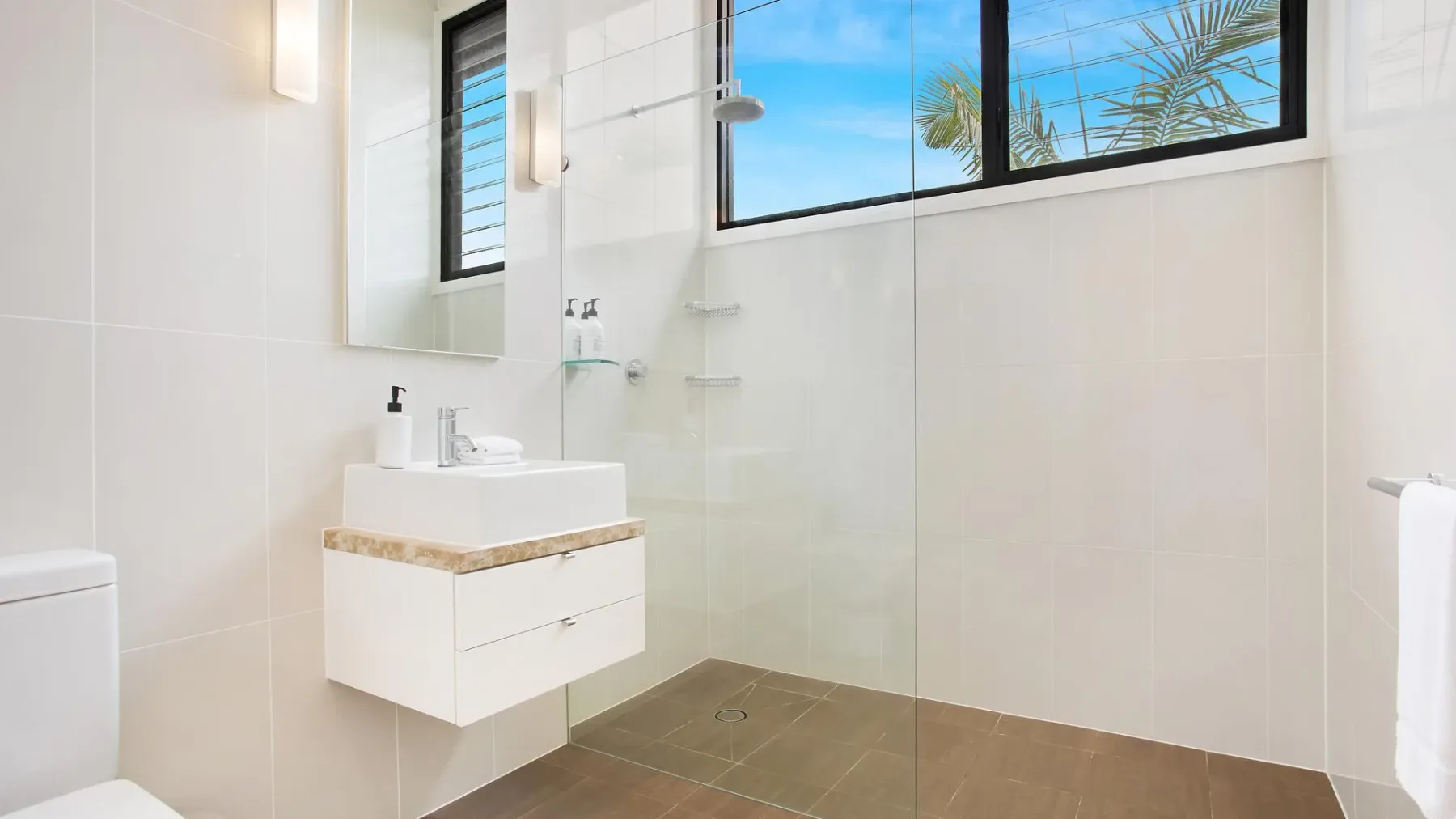Kiah – nestled between Main & Belongil Beaches