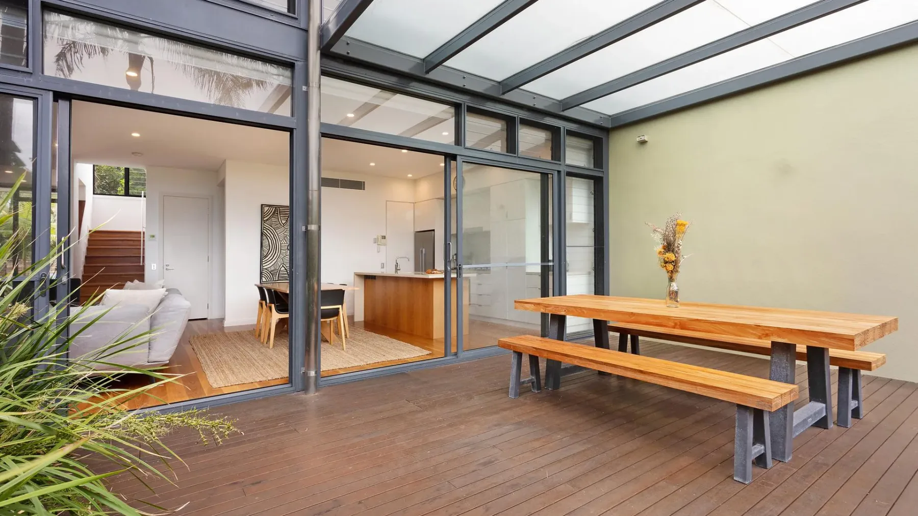 Kiah – nestled between Main & Belongil Beaches