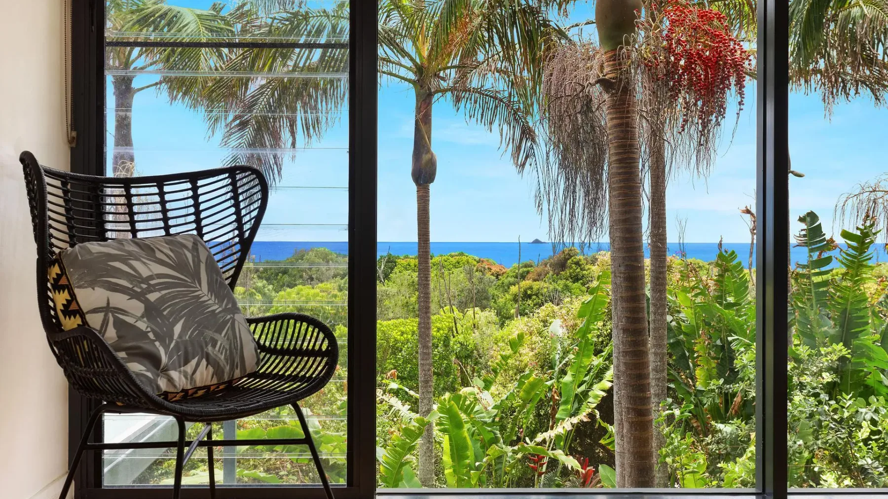 Kiah – nestled between Main & Belongil Beaches