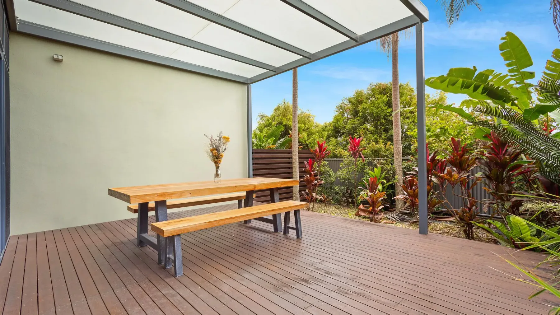 Kiah – nestled between Main & Belongil Beaches
