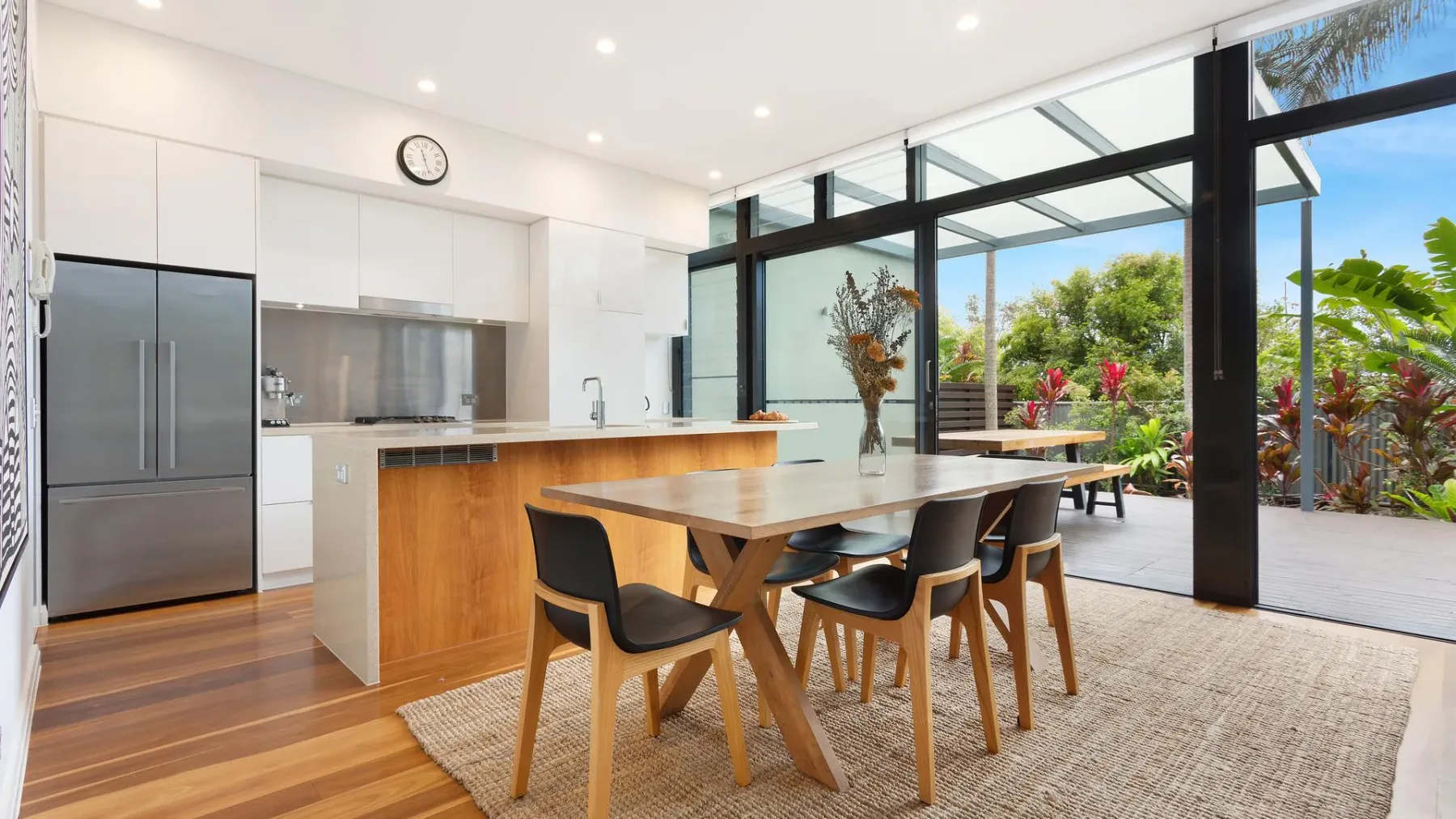 Kiah – nestled between Main & Belongil Beaches