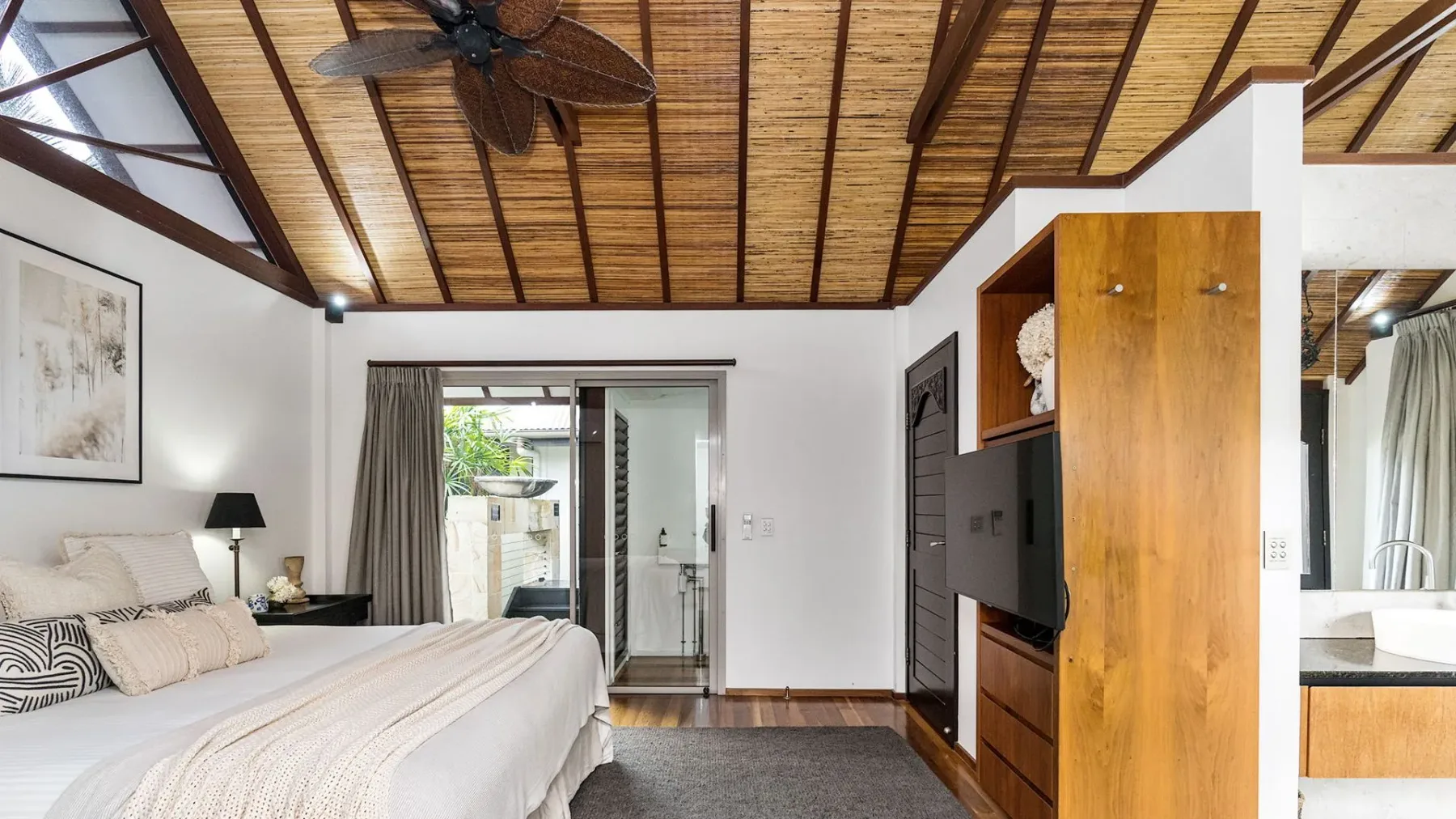 Grand Luxe Villa A – 19A Gordon St