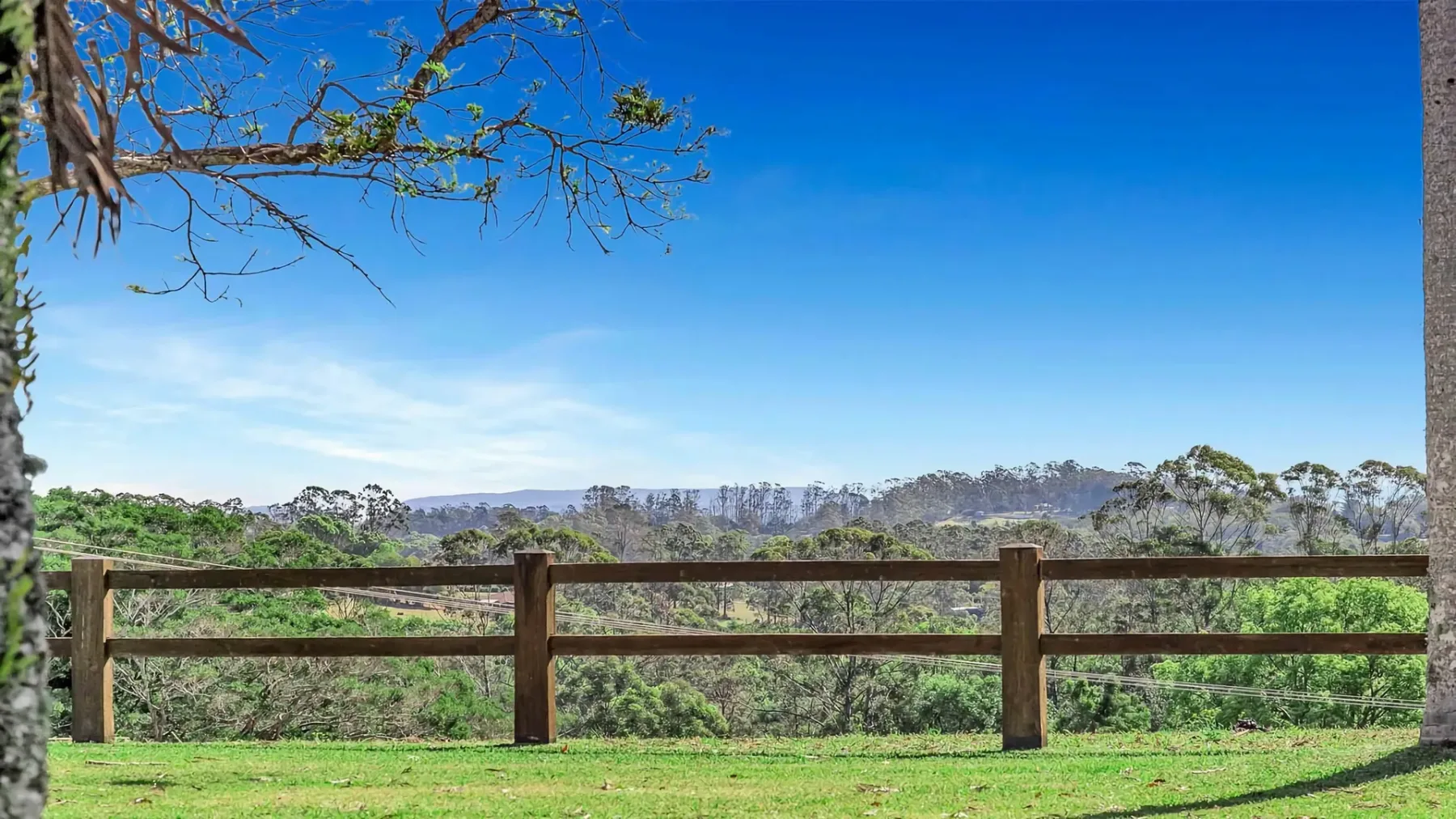 Paul’s Farmhouse – 4 BR rural retreat with views