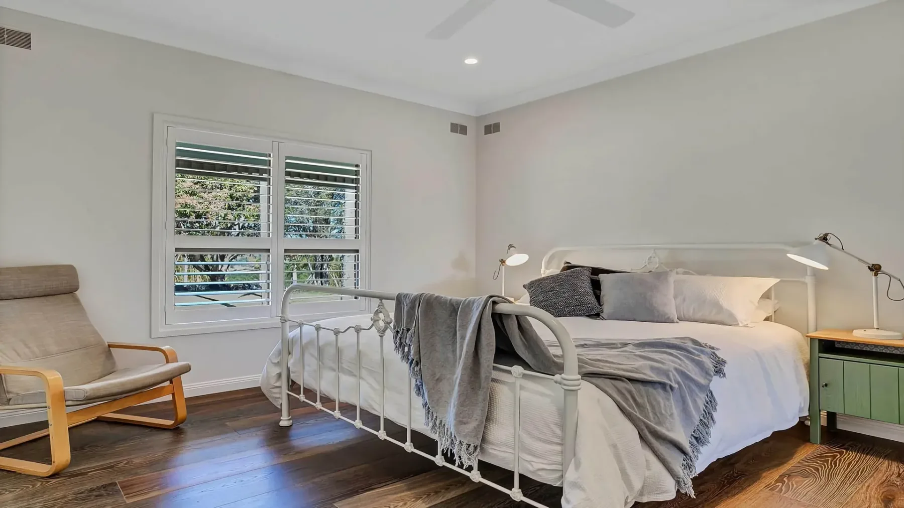 Paul’s Farmhouse – 4 BR rural retreat with views