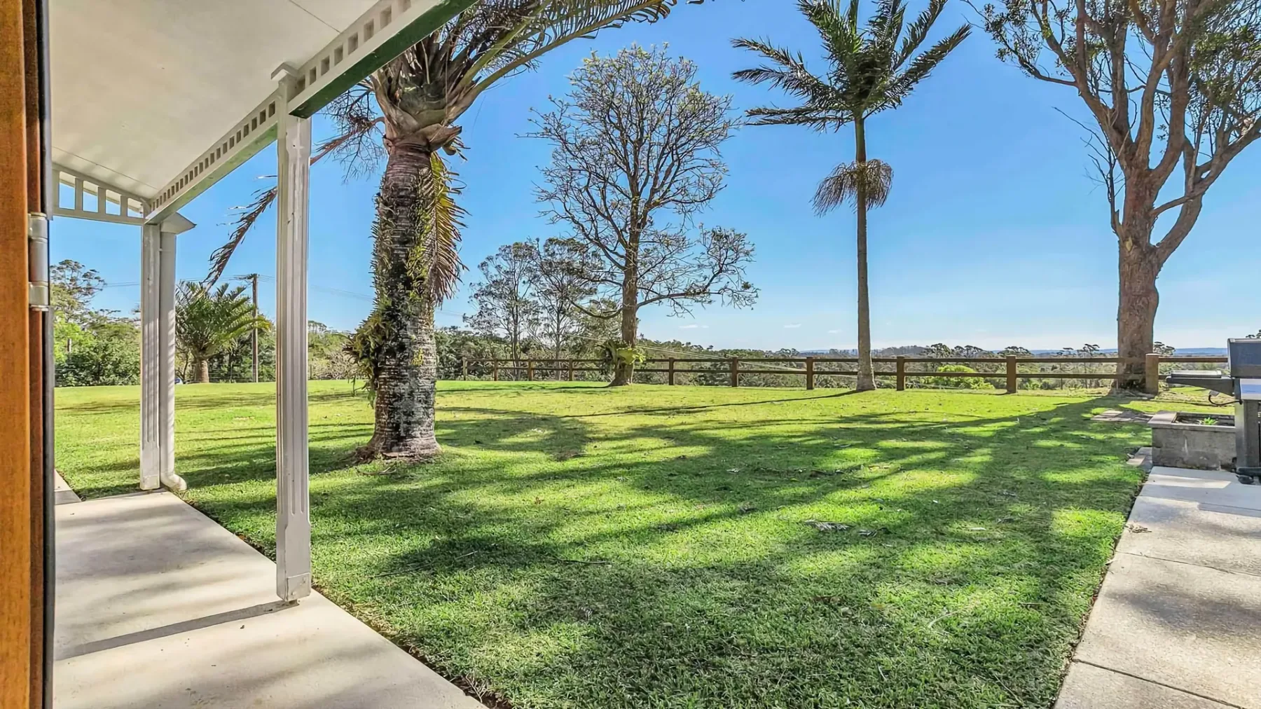 Paul’s Farmhouse – 4 BR rural retreat with views
