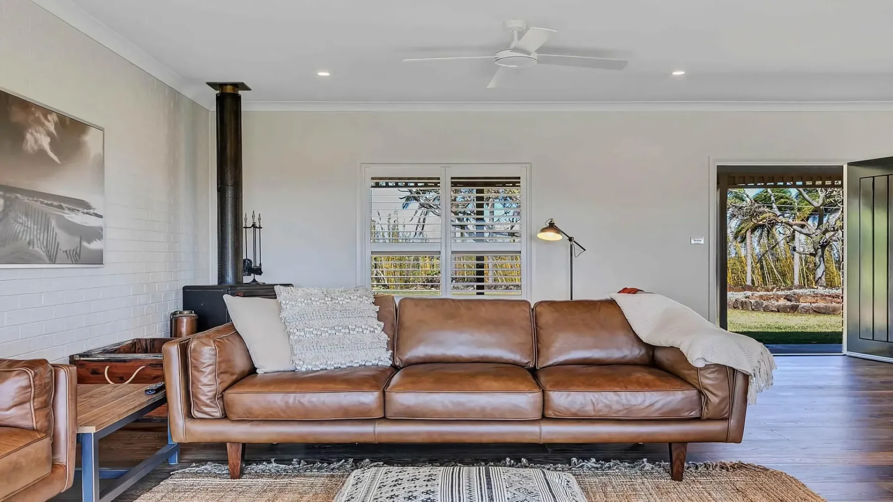 Paul’s Farmhouse – 4 BR rural retreat with views
