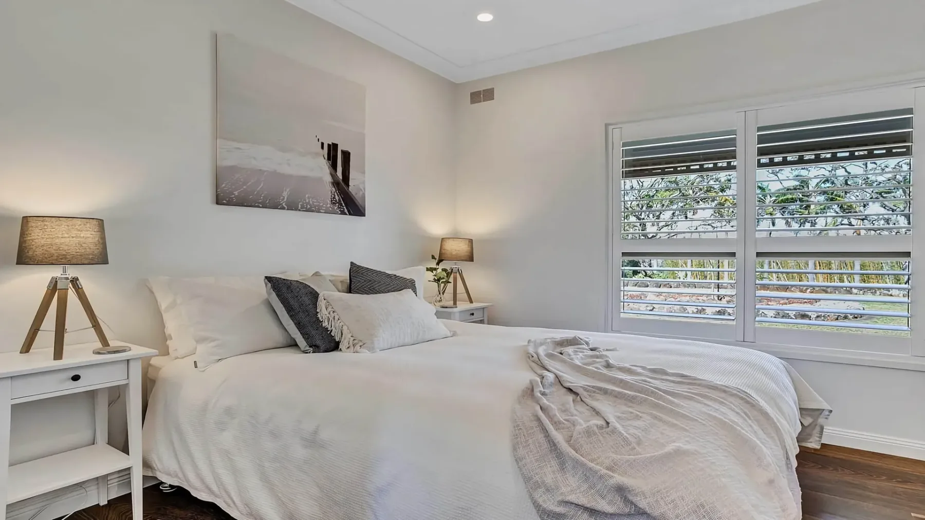 Paul’s Farmhouse – 4 BR rural retreat with views