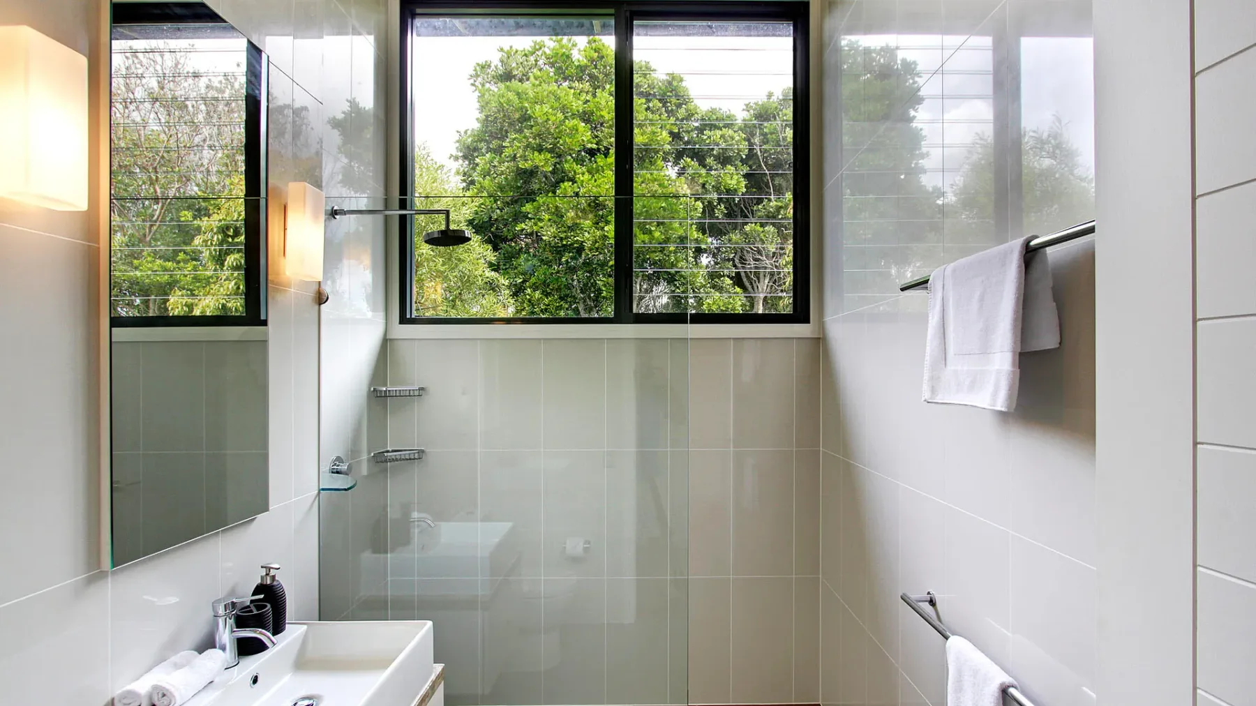Ocean View at Kiah – near Belongil Beach with pool