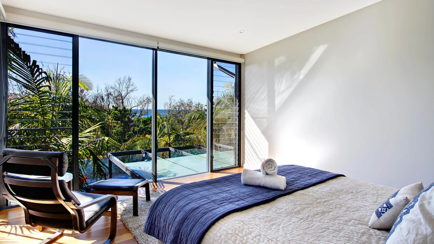 Ocean View at Kiah – near Belongil Beach with pool