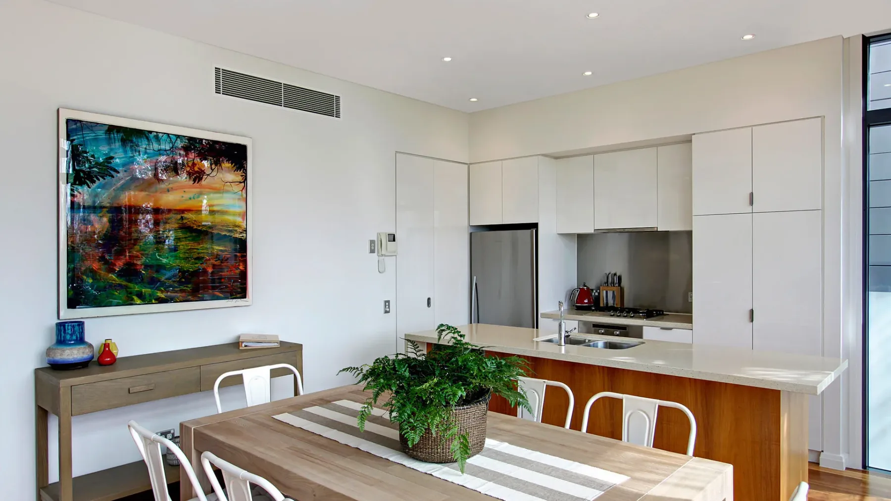 Ocean View at Kiah – near Belongil Beach with pool