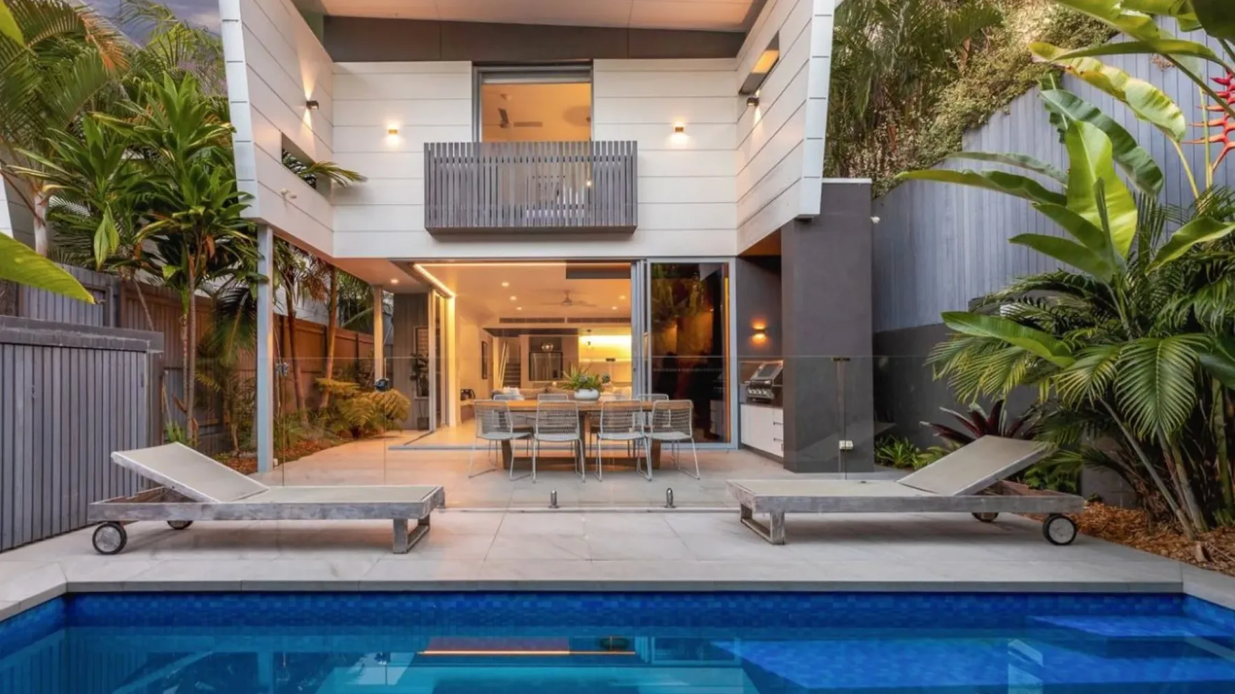 Kokos Beach House 1 – beachside luxury with pool