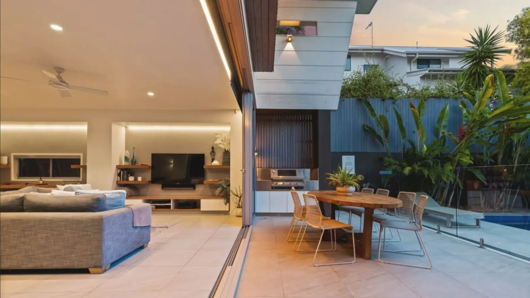 Kokos Beach House 1 – beachside luxury with pool