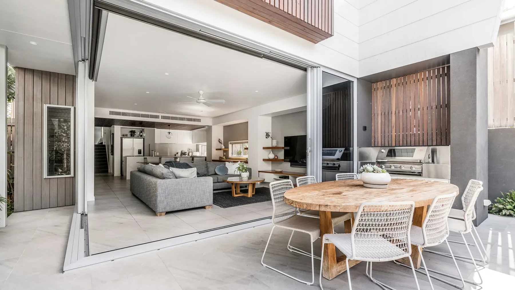 Kokos Beach House 1 – beachside luxury with pool