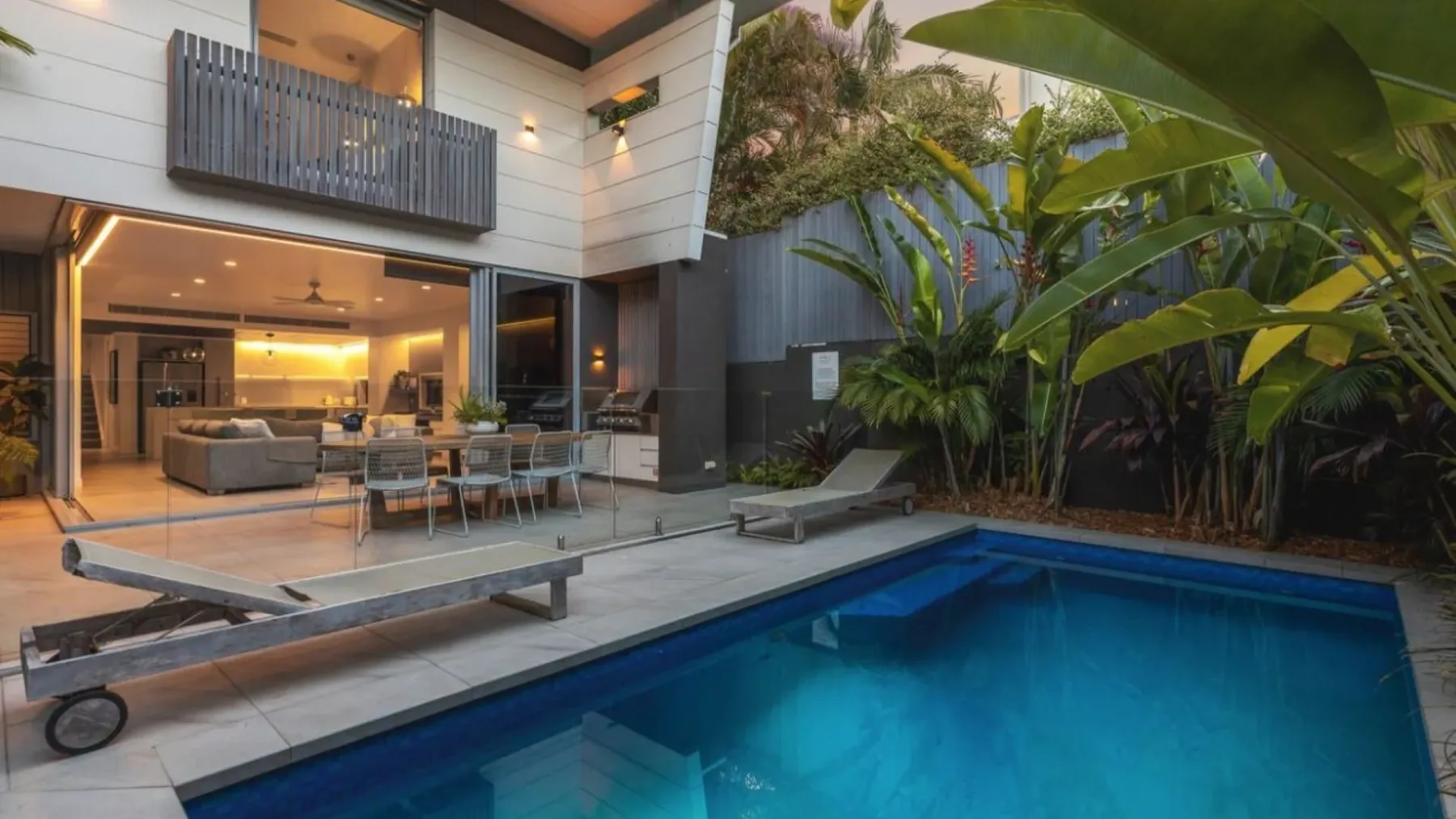 Kokos Beach House 1 – beachside luxury with pool